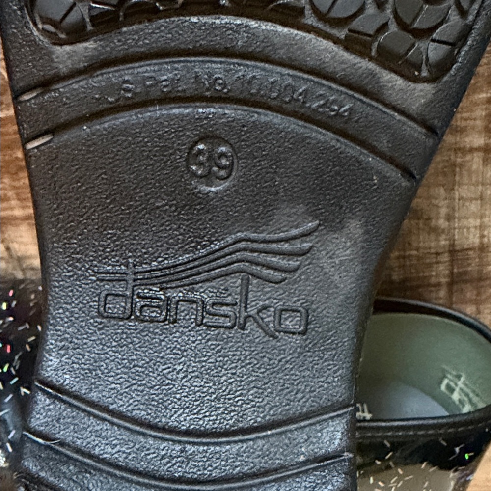 Dansko XP 2.0 Shiny Black Clogs - Picture 4 of 6